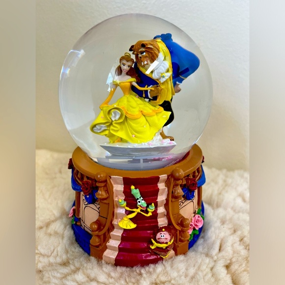 Disney Beauty & The Beast Belle Musical Swirling Water Globe - Picture 1 of 7